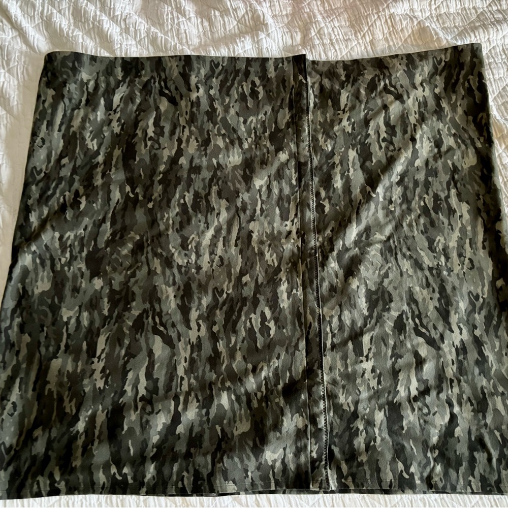 Lululemon Vinyasa Scarf Evergreen Camo Green One Size Wrap Versatile Stretch - Picture 4 of 9
